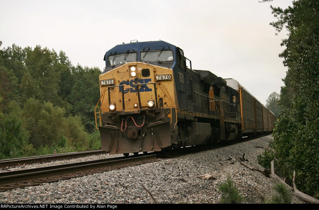 CSX C40-8Ws 7670 and 7618 haul autoracks